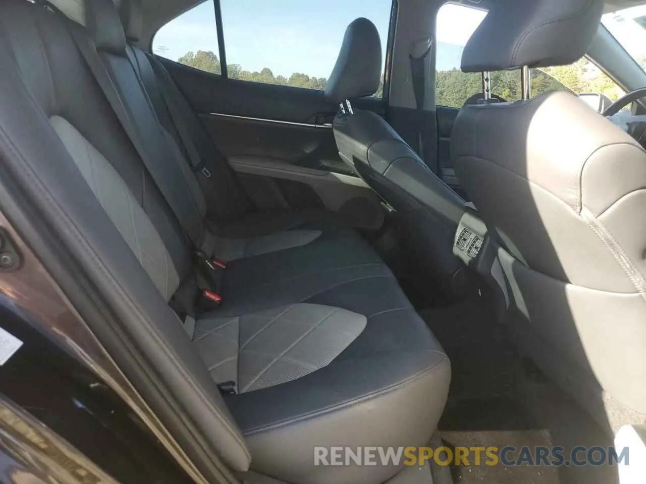 10 Photograph of a damaged car 4T1B11HK7KU715222 TOYOTA CAMRY 2019
