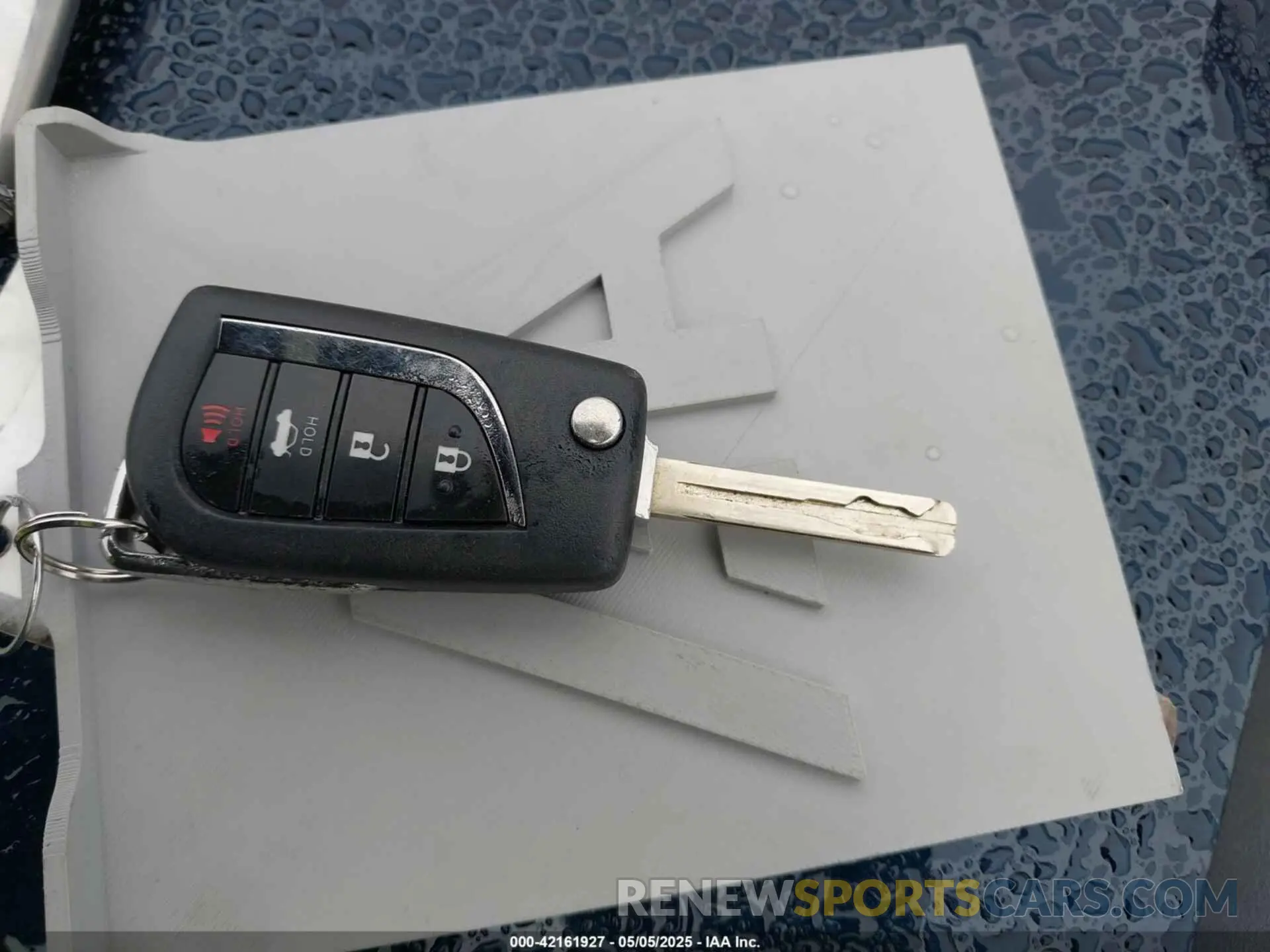 11 Photograph of a damaged car 4T1B11HK7KU748074 TOYOTA CAMRY 2019