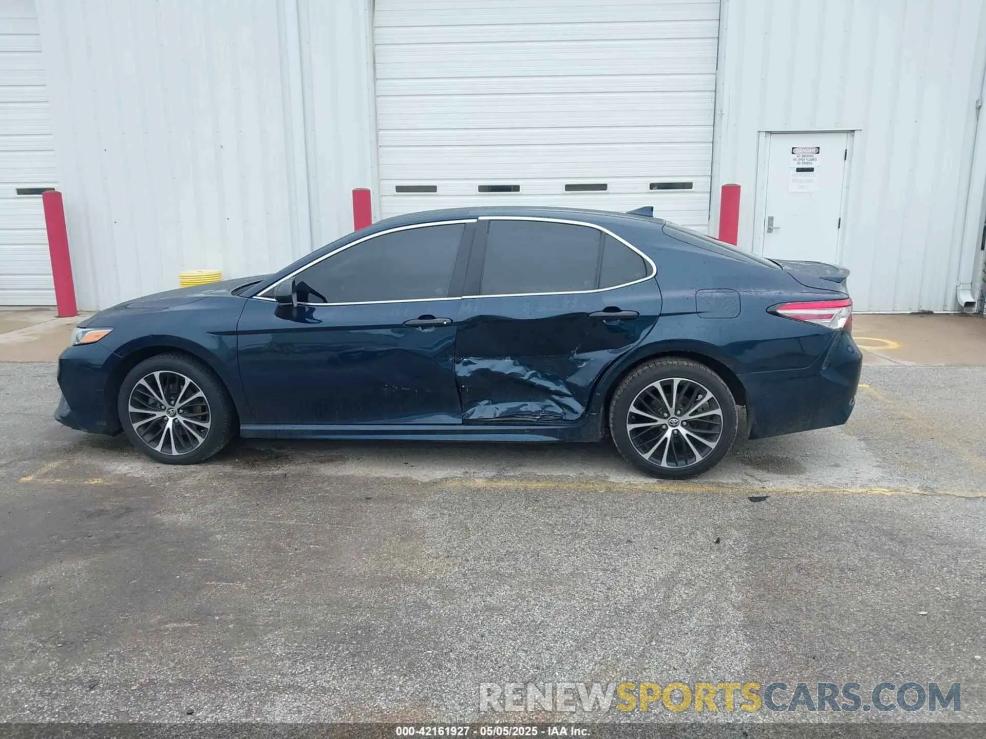 14 Photograph of a damaged car 4T1B11HK7KU748074 TOYOTA CAMRY 2019