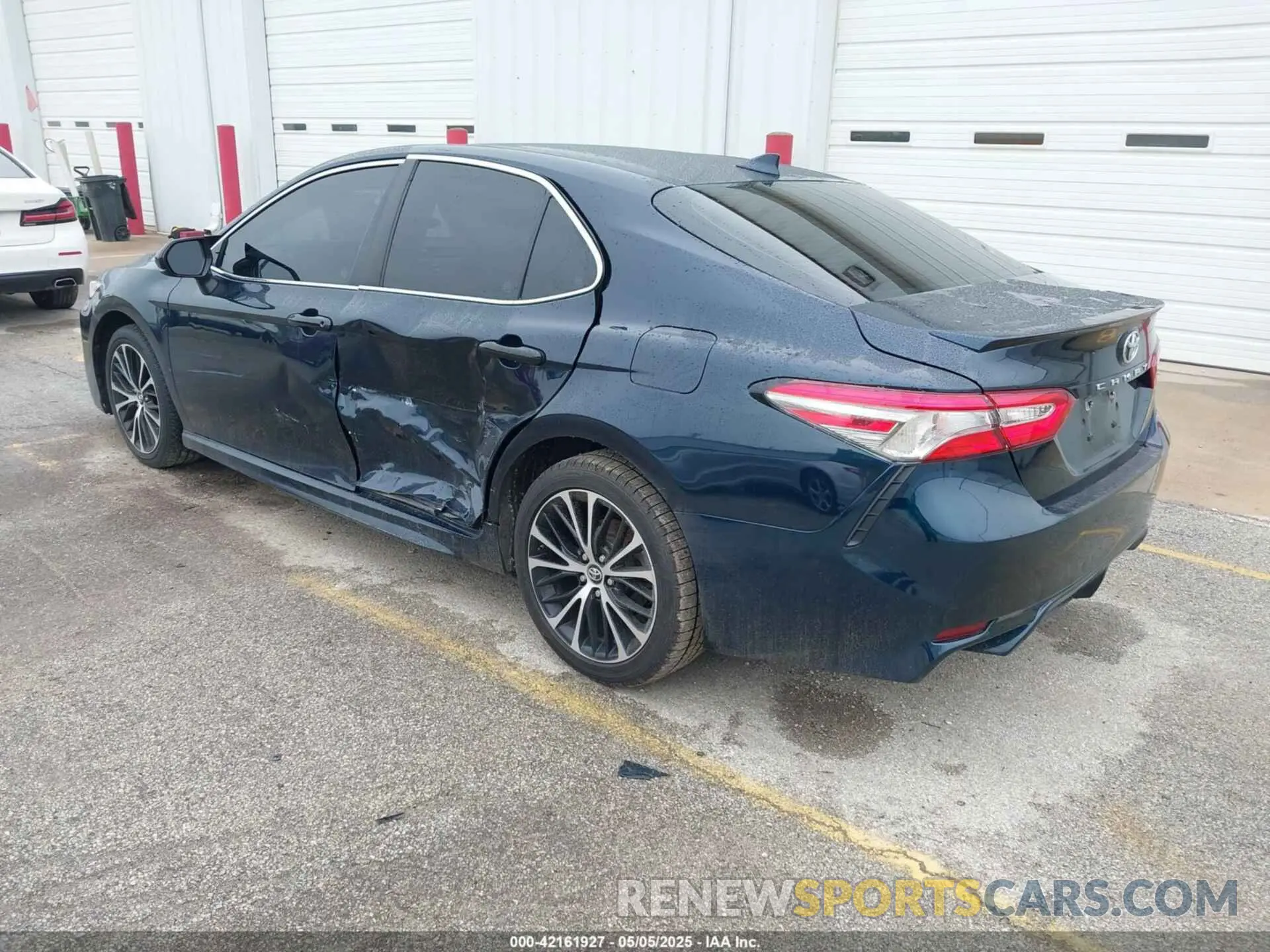 3 Photograph of a damaged car 4T1B11HK7KU748074 TOYOTA CAMRY 2019