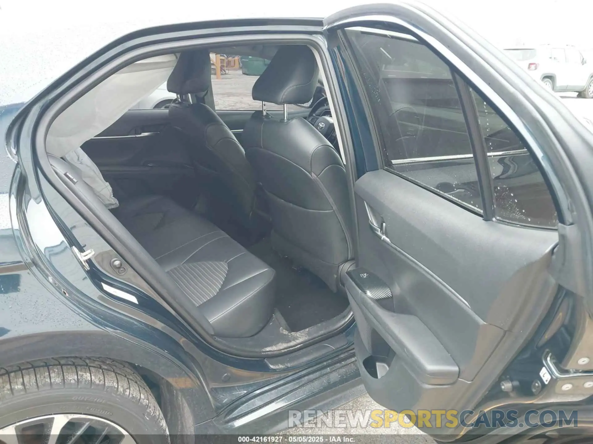 8 Photograph of a damaged car 4T1B11HK7KU748074 TOYOTA CAMRY 2019