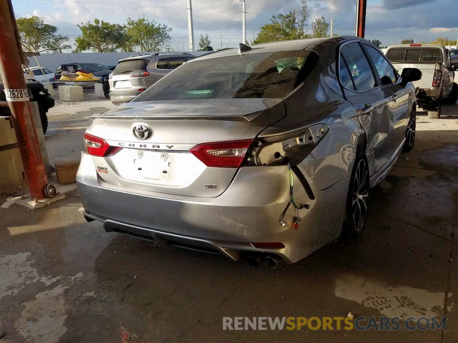 4 Photograph of a damaged car 4T1B11HK7KU765120 TOYOTA CAMRY 2019