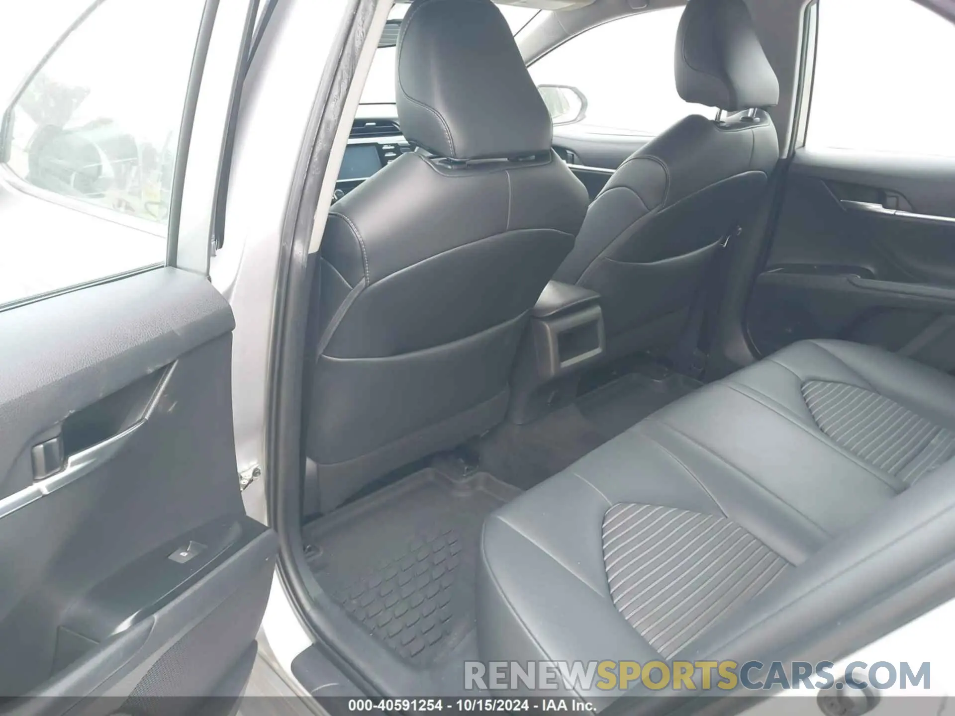 8 Photograph of a damaged car 4T1B11HK7KU791992 TOYOTA CAMRY 2019