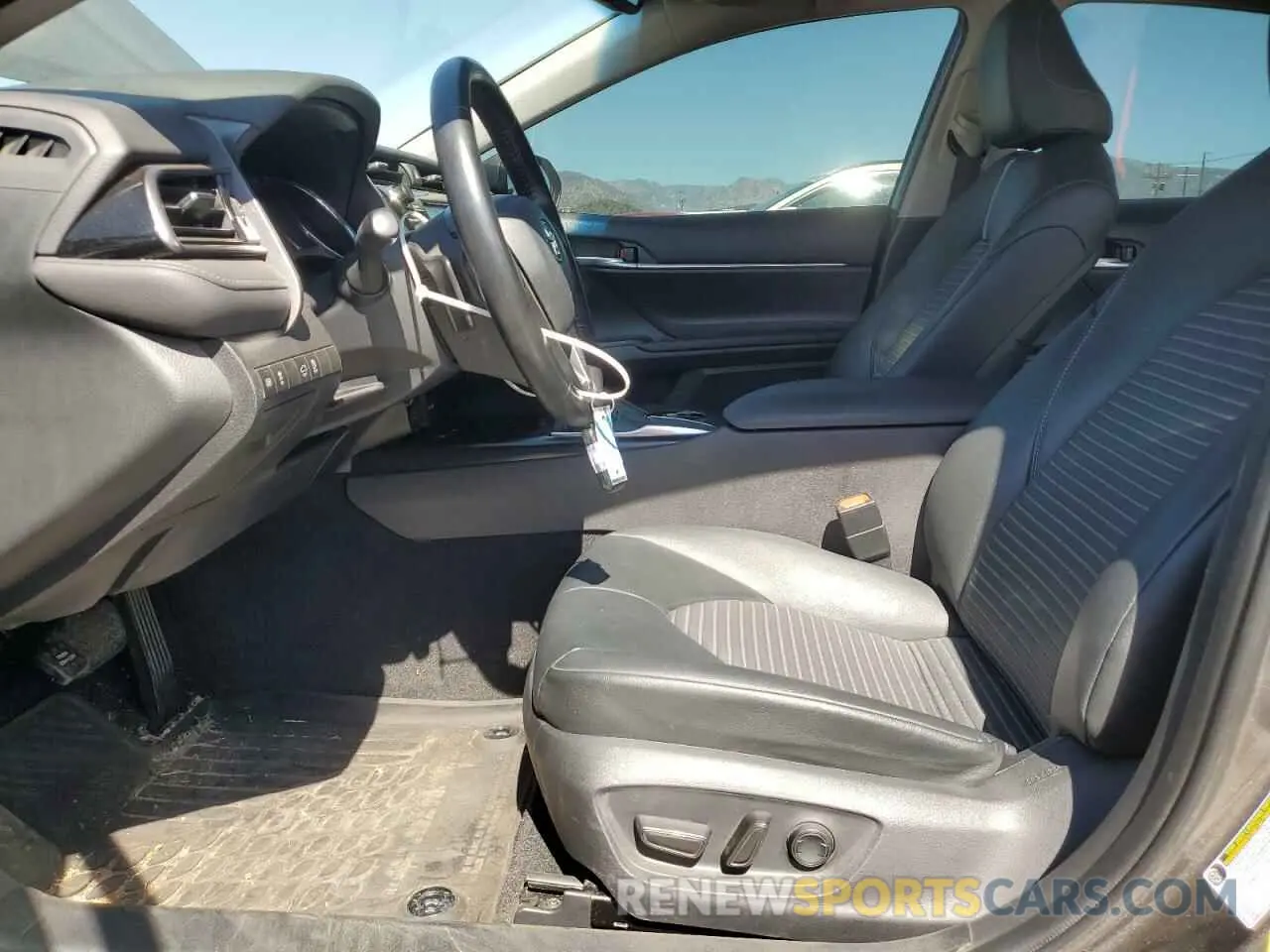 7 Photograph of a damaged car 4T1B11HK7KU826983 TOYOTA CAMRY 2019