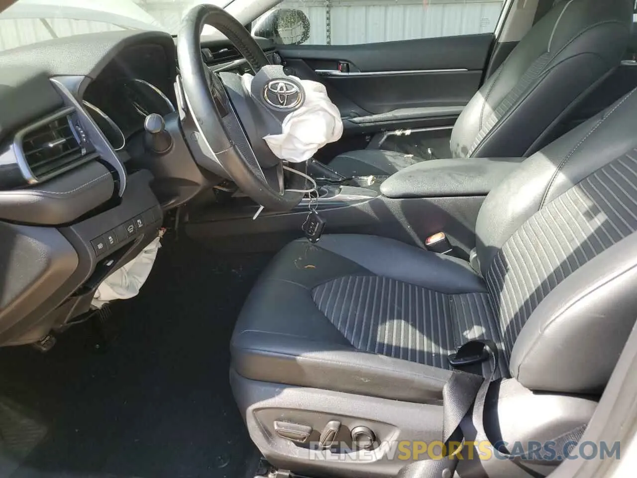 7 Фотография поврежденного автомобиля 4T1B11HK7KU837918 TOYOTA CAMRY 2019