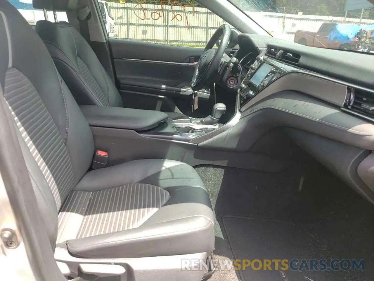 5 Photograph of a damaged car 4T1B11HK8KU162032 TOYOTA CAMRY 2019