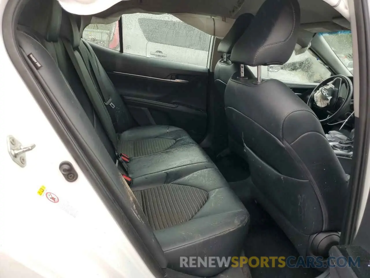 10 Photograph of a damaged car 4T1B11HK8KU163956 TOYOTA CAMRY 2019