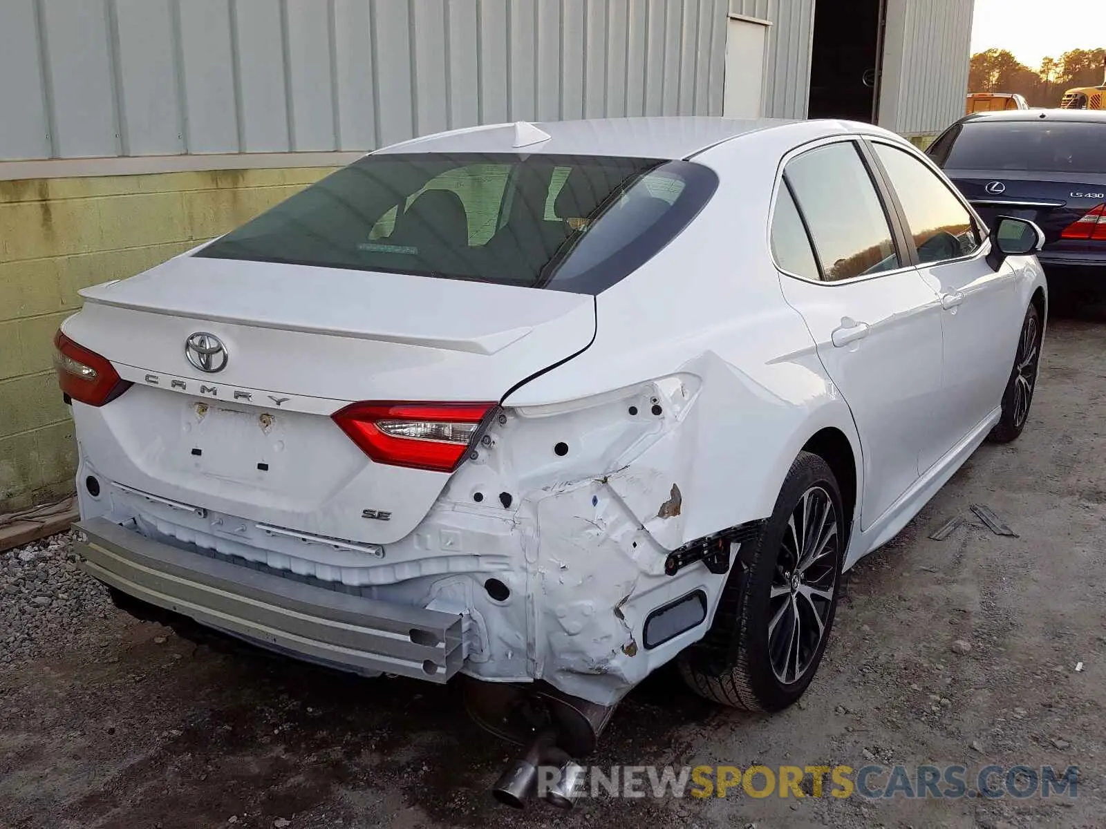 4 Photograph of a damaged car 4T1B11HK8KU206546 TOYOTA CAMRY 2019