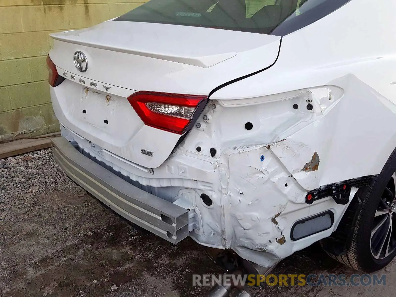 9 Photograph of a damaged car 4T1B11HK8KU206546 TOYOTA CAMRY 2019