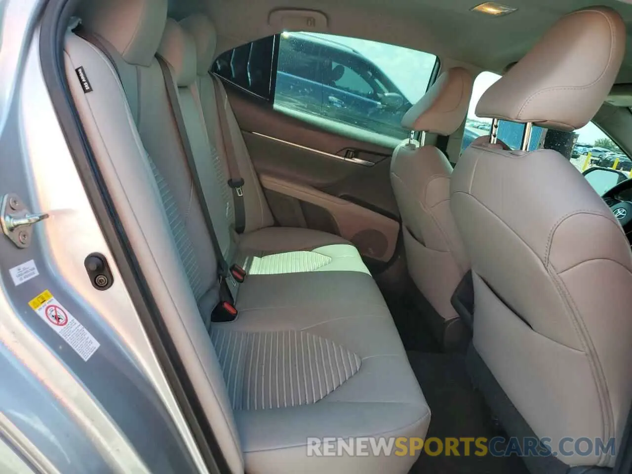10 Photograph of a damaged car 4T1B11HK8KU209995 TOYOTA CAMRY 2019