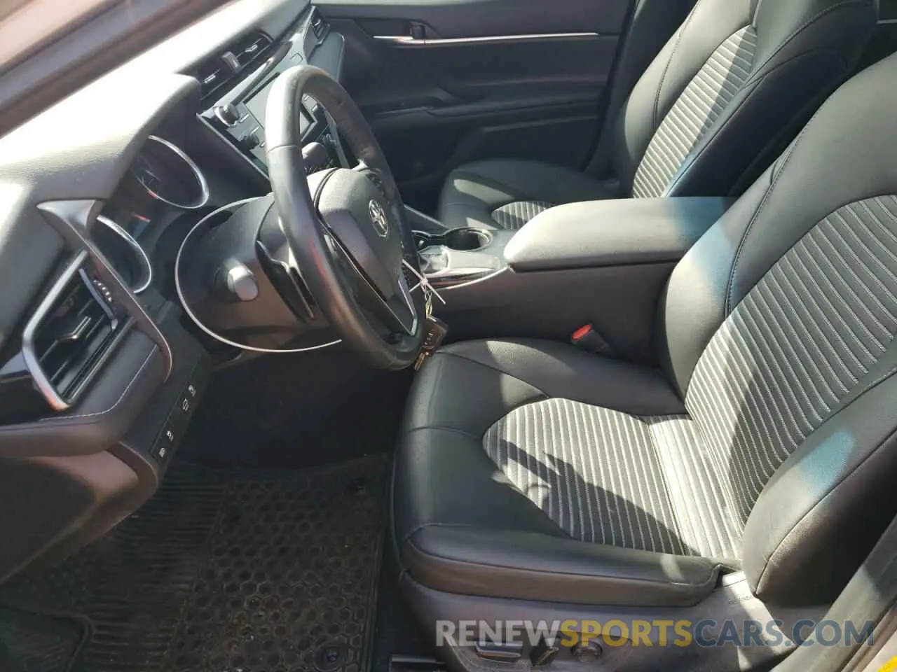 7 Фотография поврежденного автомобиля 4T1B11HK8KU216025 TOYOTA CAMRY 2019