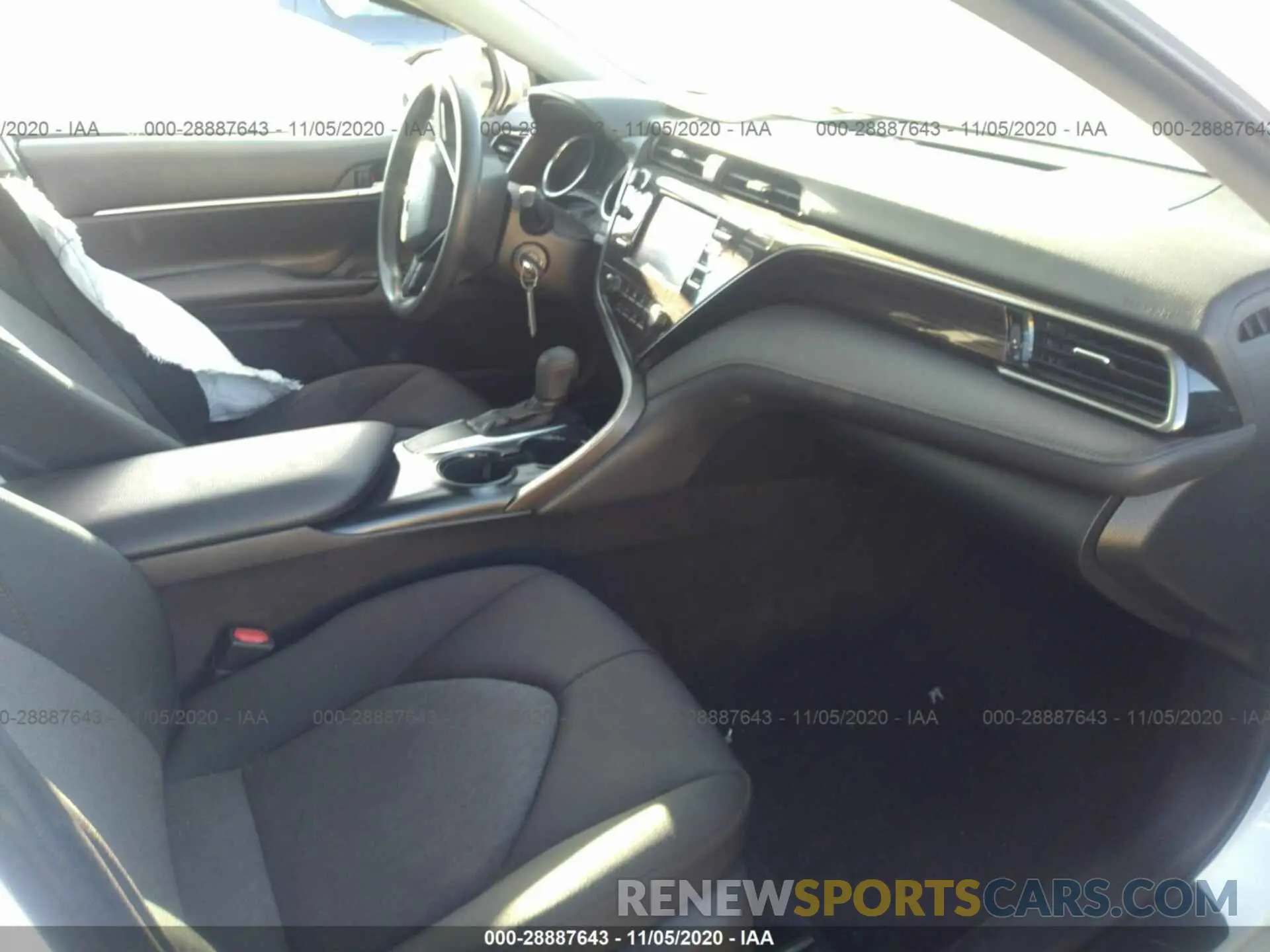 5 Photograph of a damaged car 4T1B11HK8KU218793 TOYOTA CAMRY 2019
