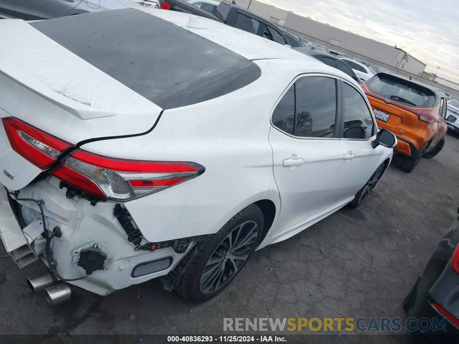 4 Фотография поврежденного автомобиля 4T1B11HK8KU223900 TOYOTA CAMRY 2019