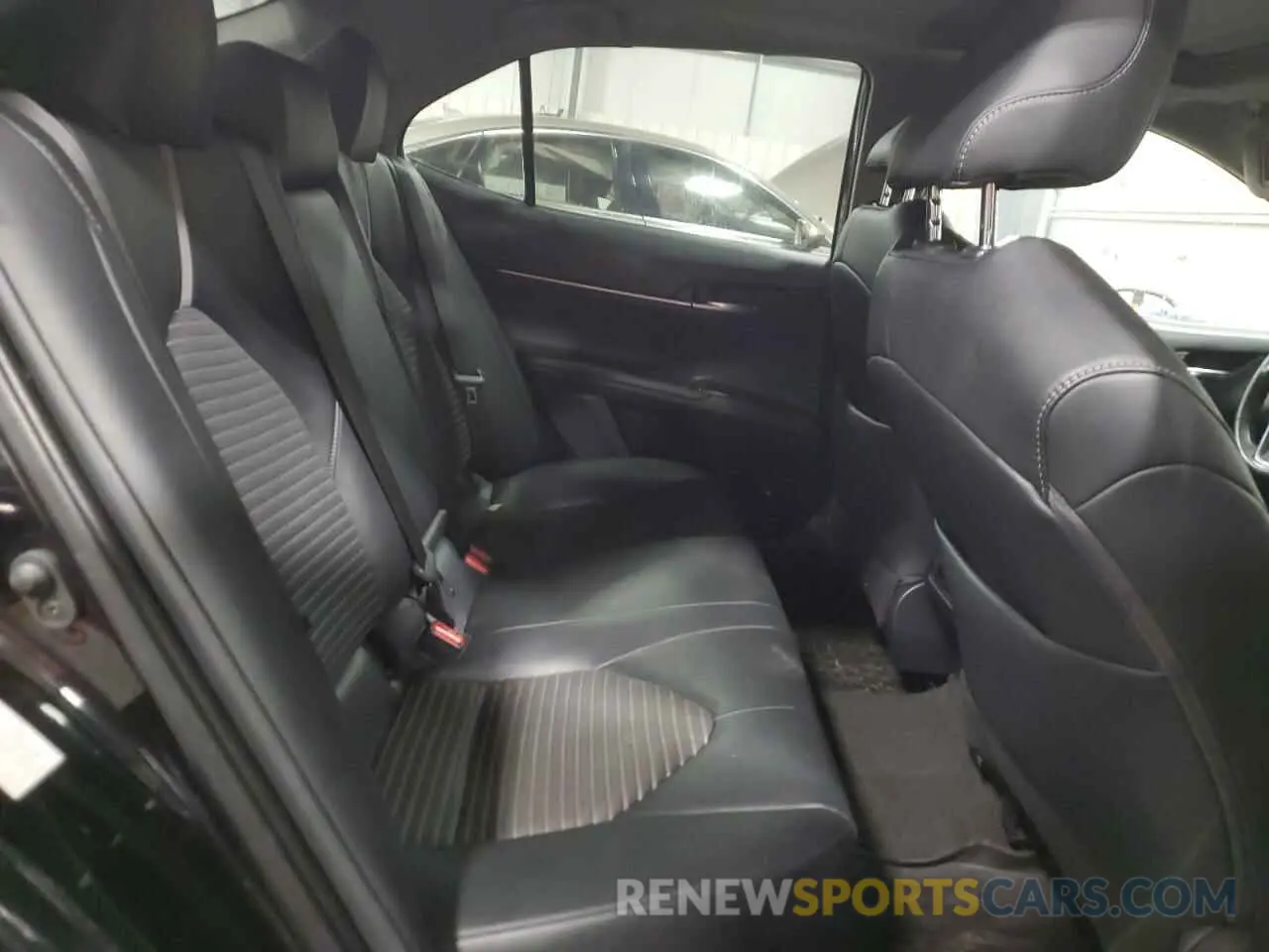 10 Photograph of a damaged car 4T1B11HK8KU224562 TOYOTA CAMRY 2019