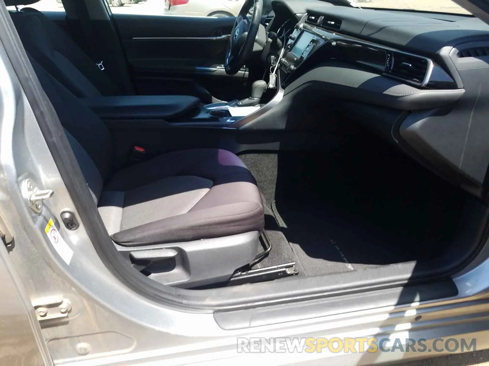5 Photograph of a damaged car 4T1B11HK8KU239336 TOYOTA CAMRY 2019