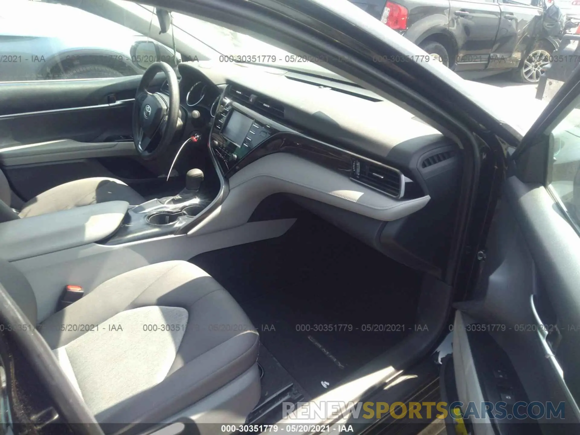 5 Photograph of a damaged car 4T1B11HK8KU257951 TOYOTA CAMRY 2019