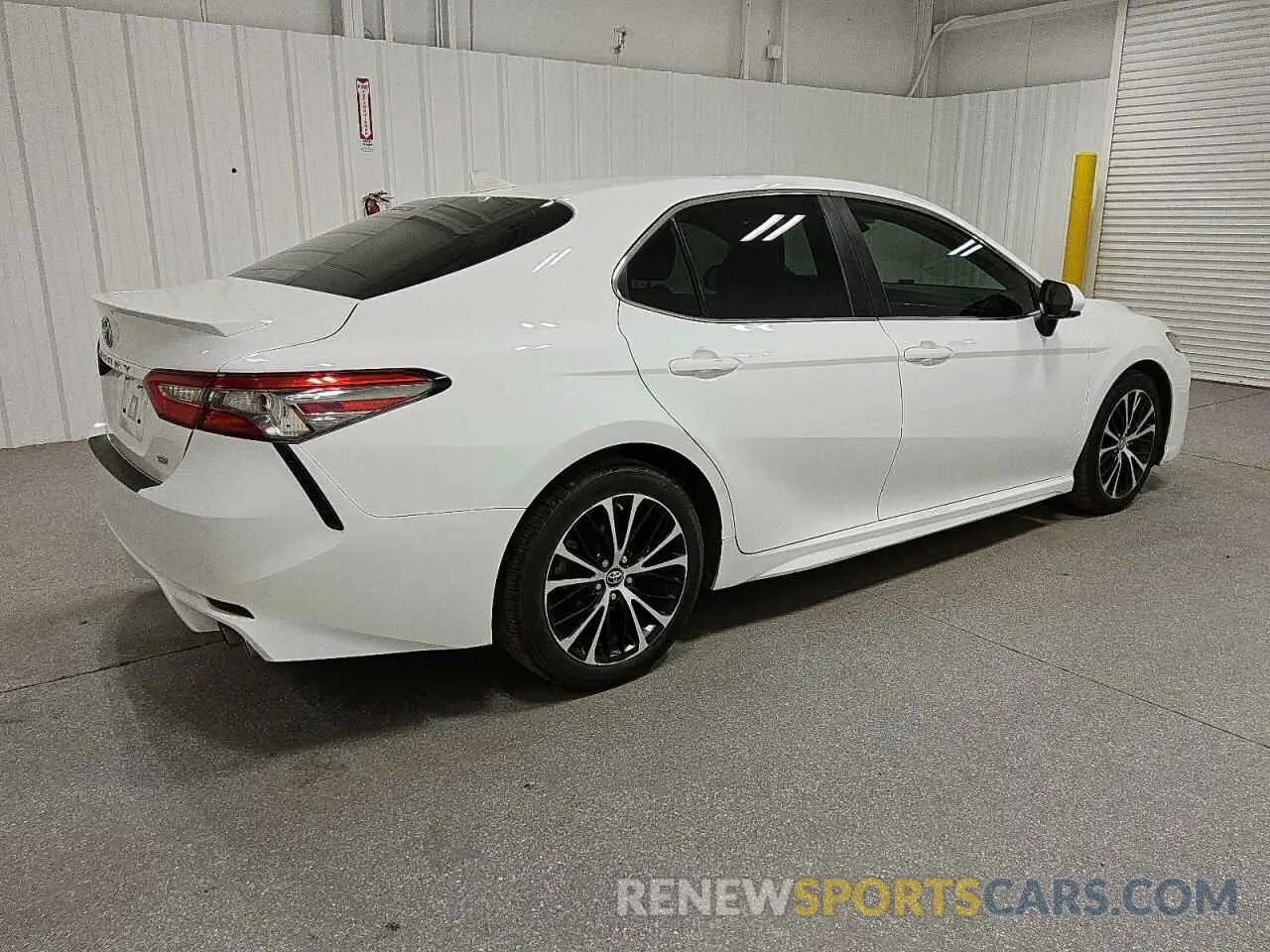 3 Фотография поврежденного автомобиля 4T1B11HK8KU274295 TOYOTA CAMRY 2019