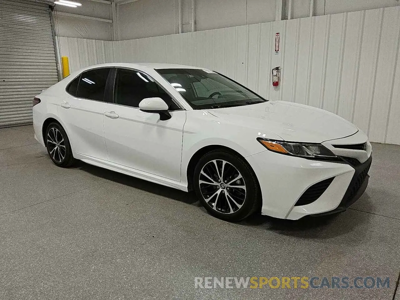4 Фотография поврежденного автомобиля 4T1B11HK8KU274295 TOYOTA CAMRY 2019