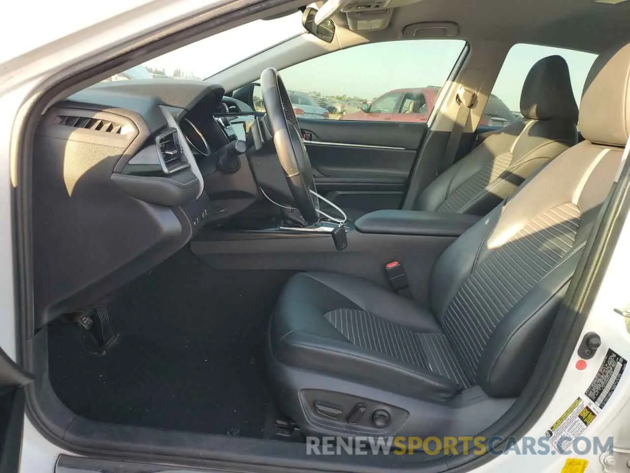 7 Photograph of a damaged car 4T1B11HK8KU279268 TOYOTA CAMRY 2019