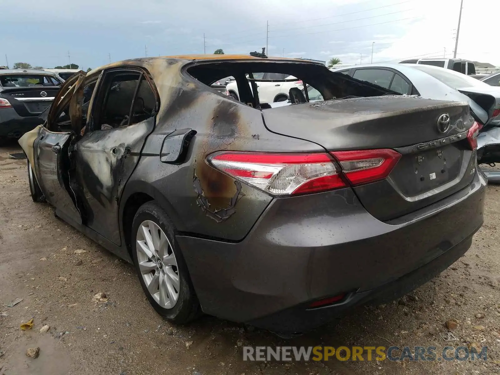 3 Photograph of a damaged car 4T1B11HK8KU286446 TOYOTA CAMRY 2019
