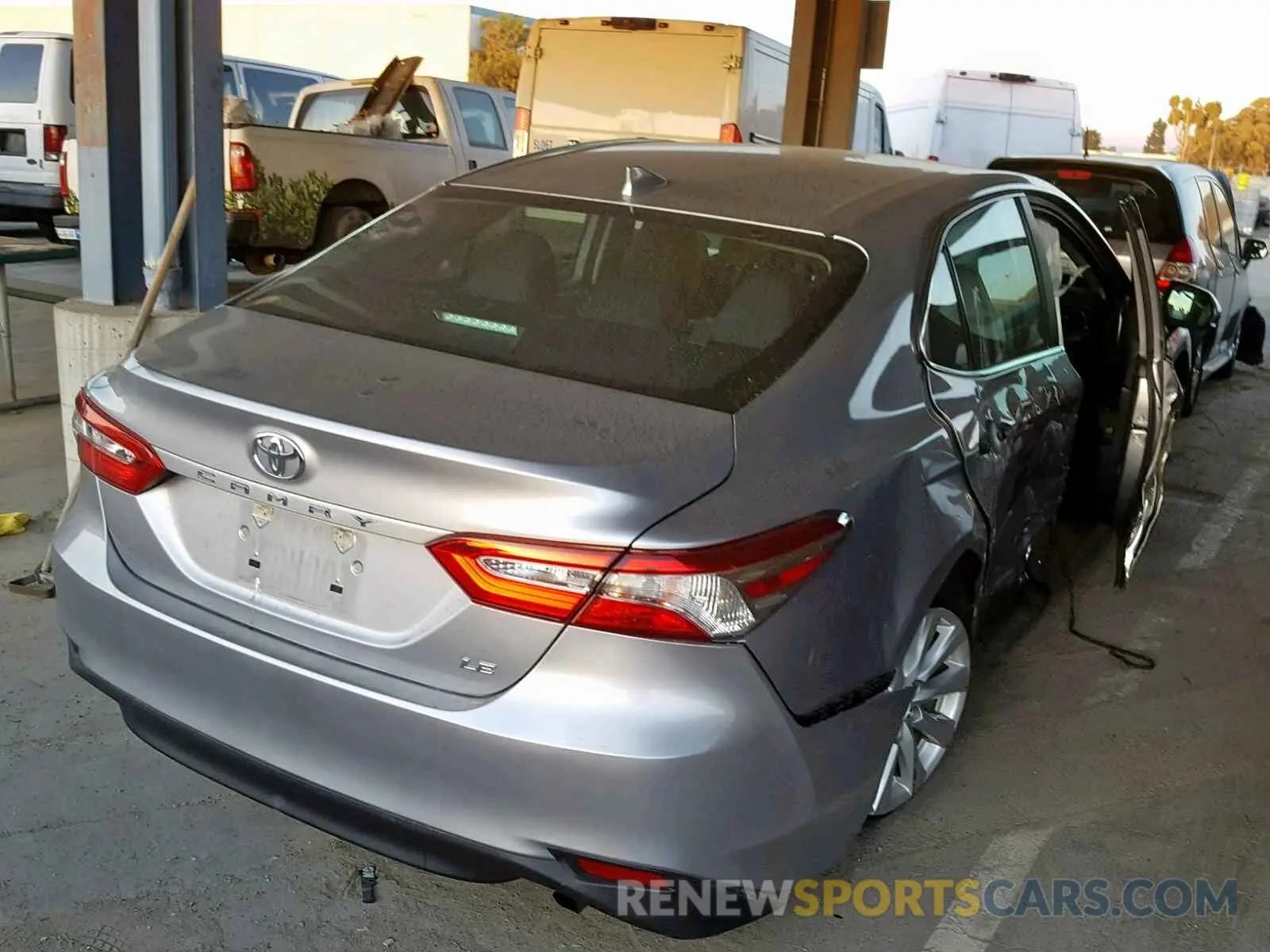 4 Photograph of a damaged car 4T1B11HK8KU686488 TOYOTA CAMRY 2019