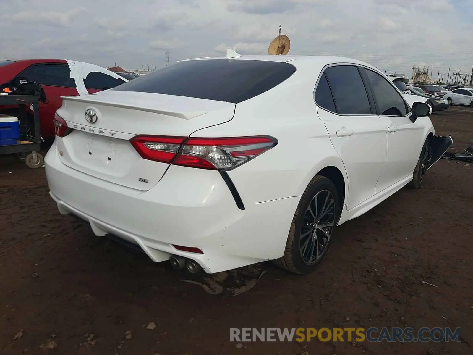 4 Photograph of a damaged car 4T1B11HK8KU692369 TOYOTA CAMRY 2019