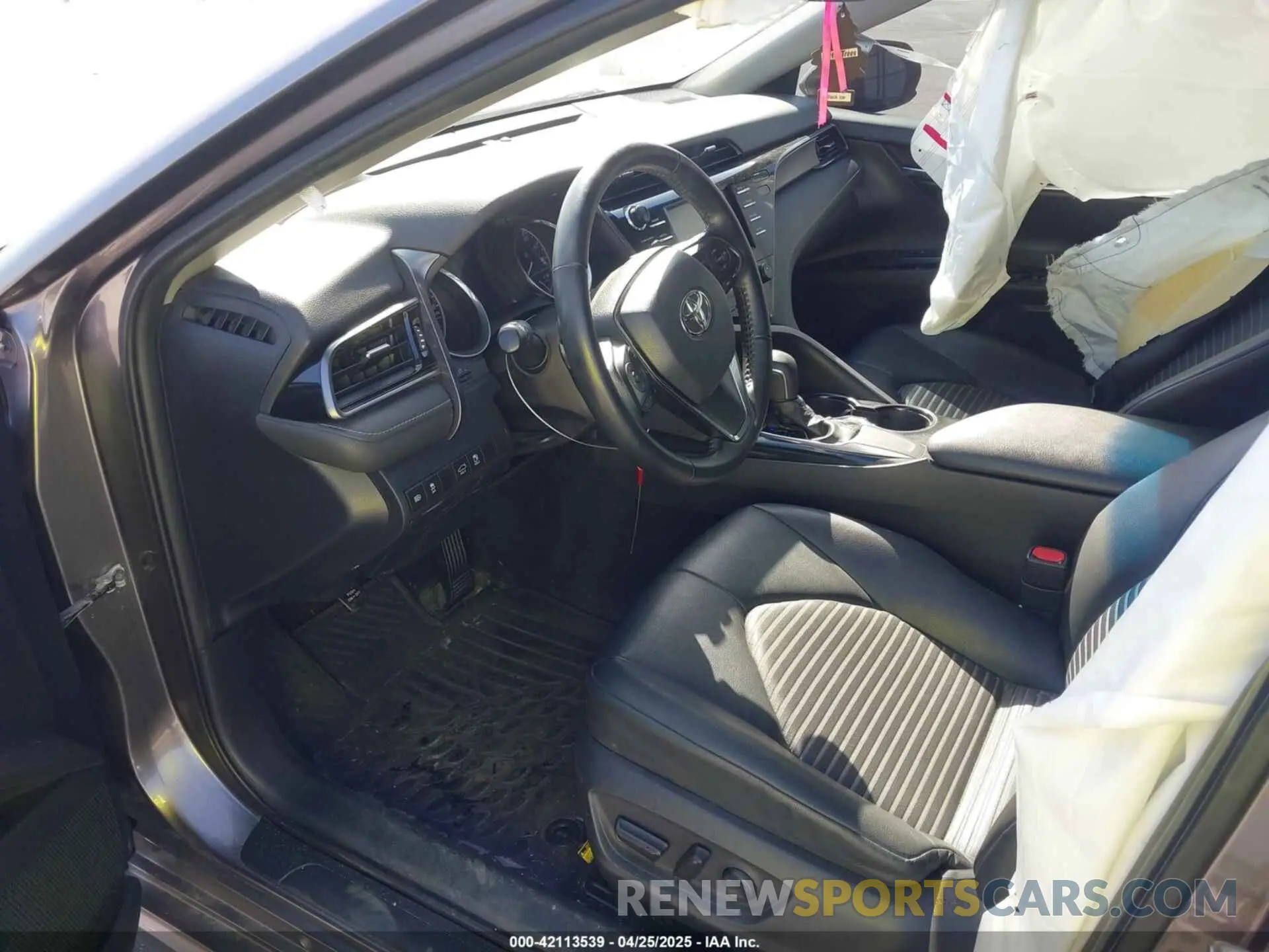 5 Photograph of a damaged car 4T1B11HK8KU695076 TOYOTA CAMRY 2019
