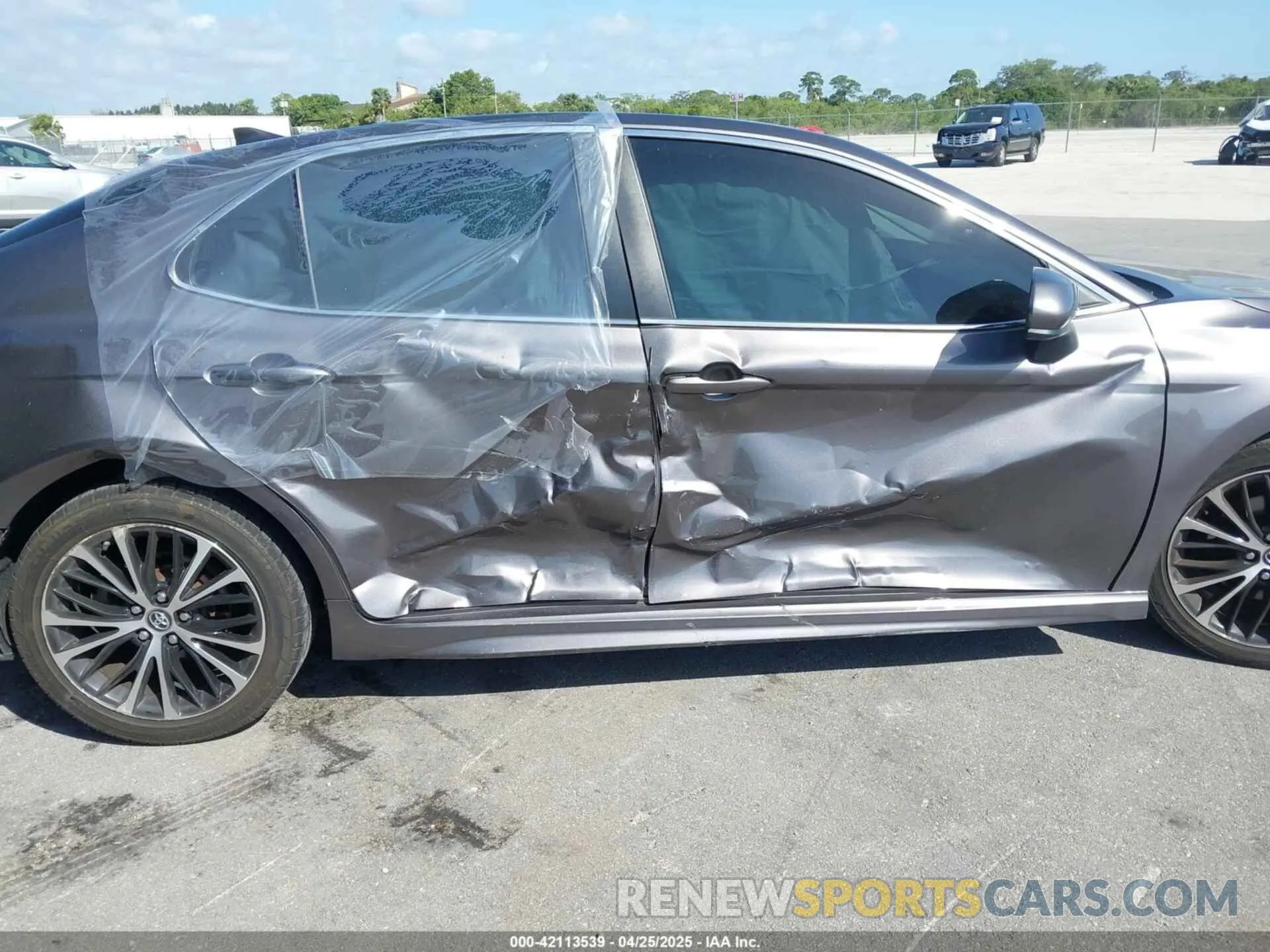 6 Photograph of a damaged car 4T1B11HK8KU695076 TOYOTA CAMRY 2019