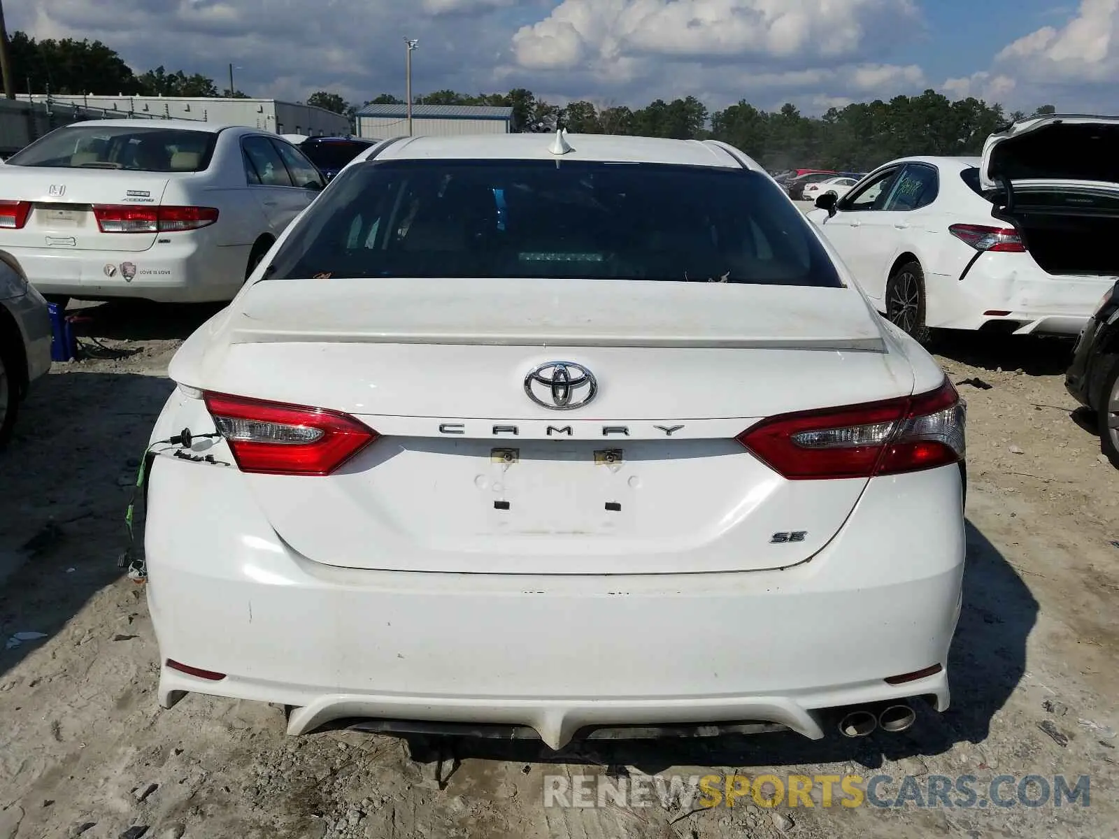 10 Photograph of a damaged car 4T1B11HK8KU696874 TOYOTA CAMRY 2019