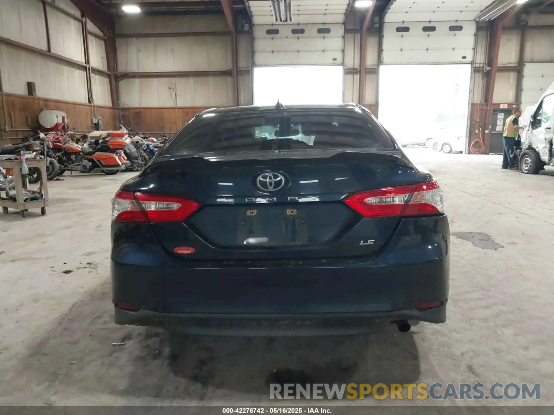 17 Photograph of a damaged car 4T1B11HK8KU709218 TOYOTA CAMRY 2019