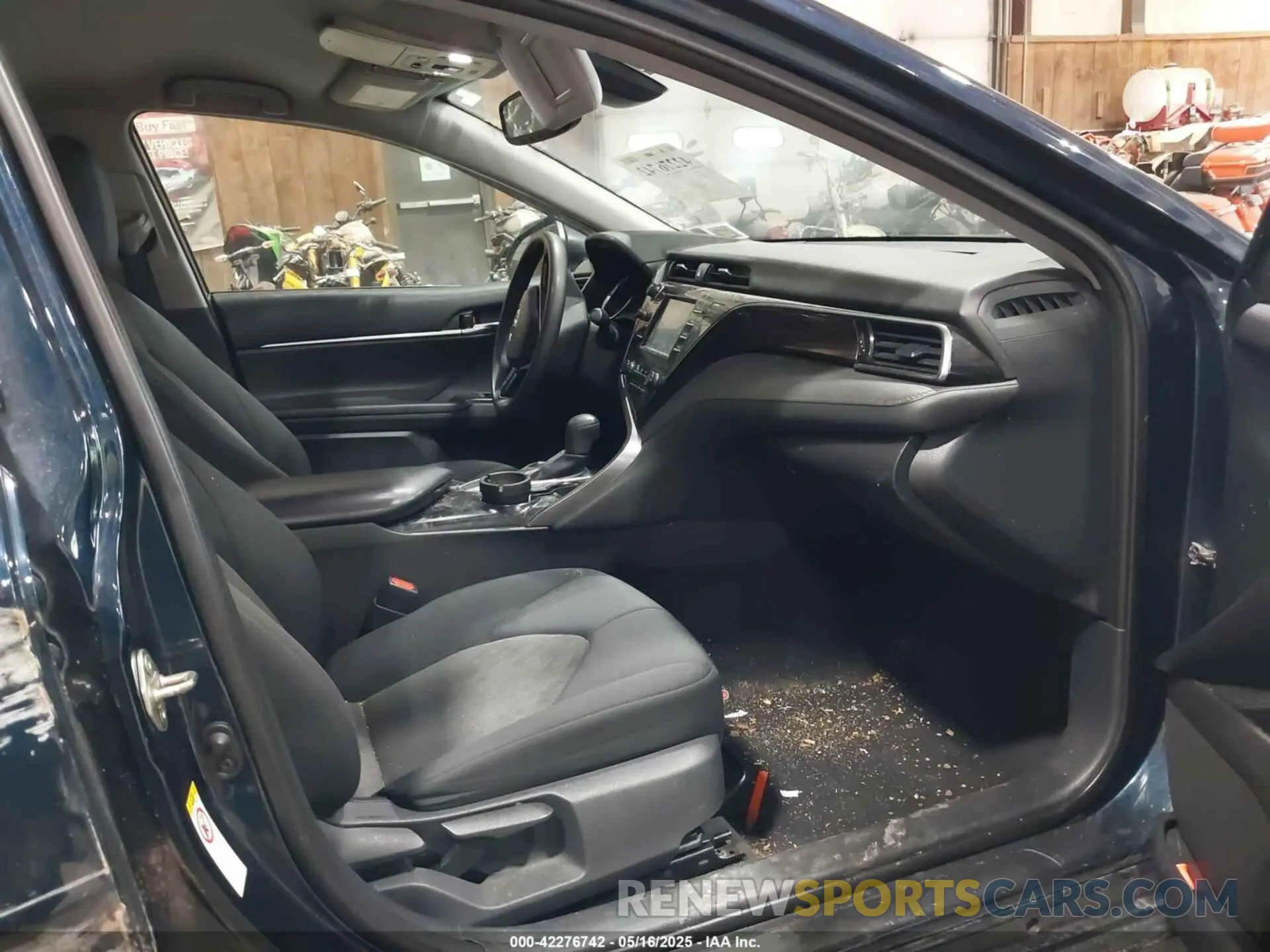 5 Photograph of a damaged car 4T1B11HK8KU709218 TOYOTA CAMRY 2019