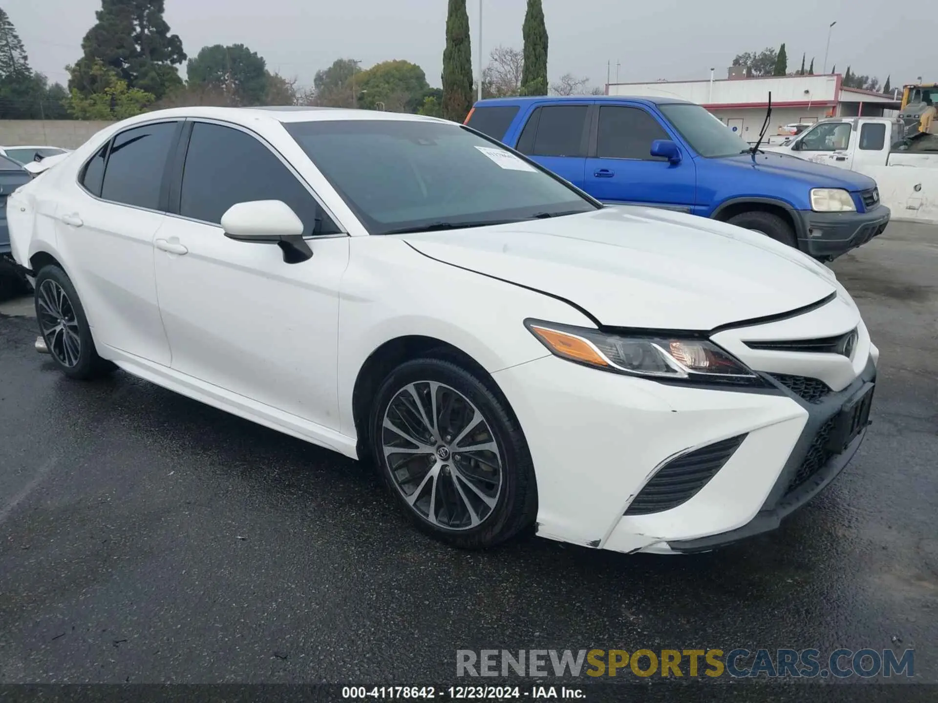 1 Photograph of a damaged car 4T1B11HK8KU731283 TOYOTA CAMRY 2019