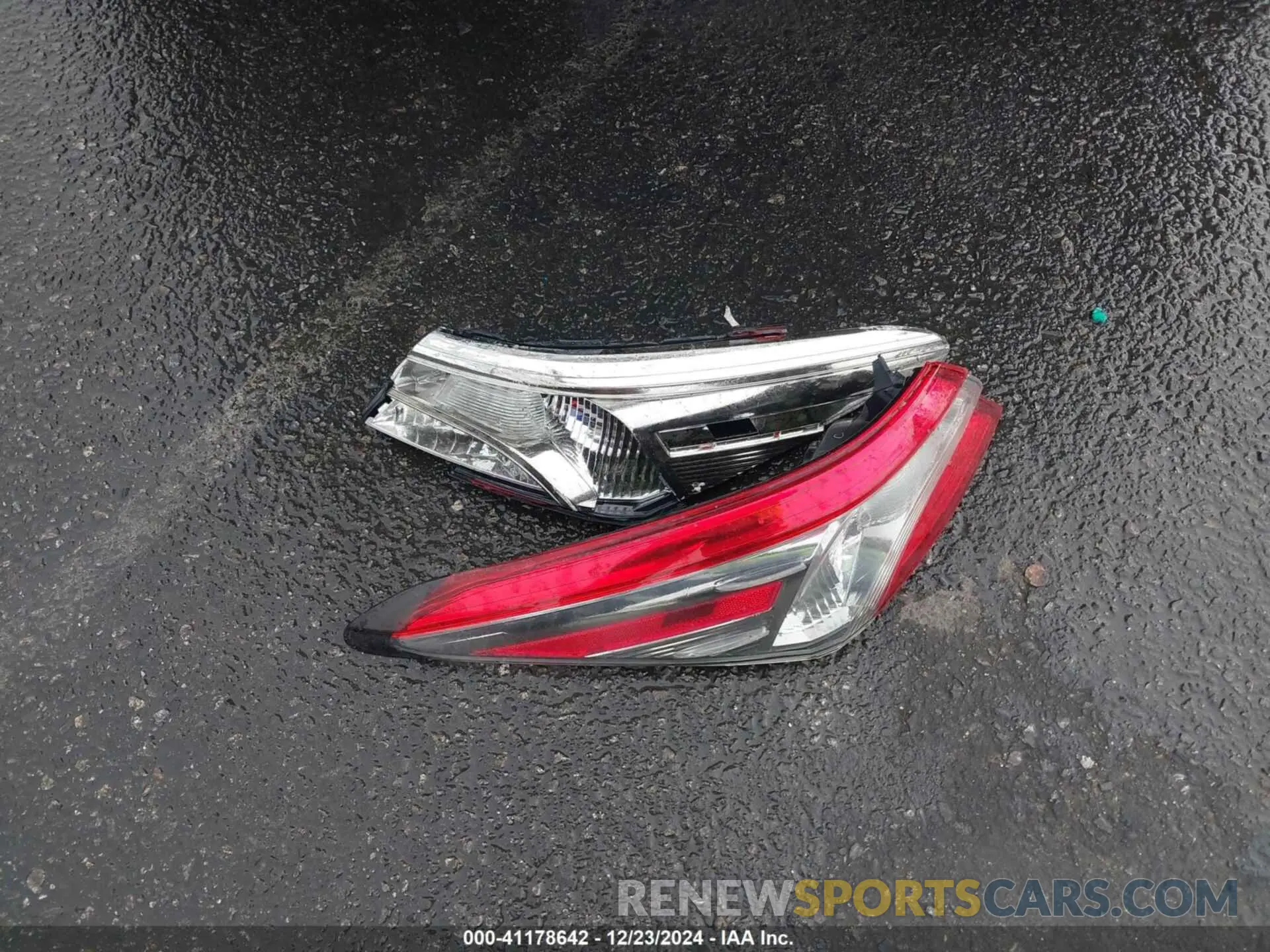 12 Photograph of a damaged car 4T1B11HK8KU731283 TOYOTA CAMRY 2019