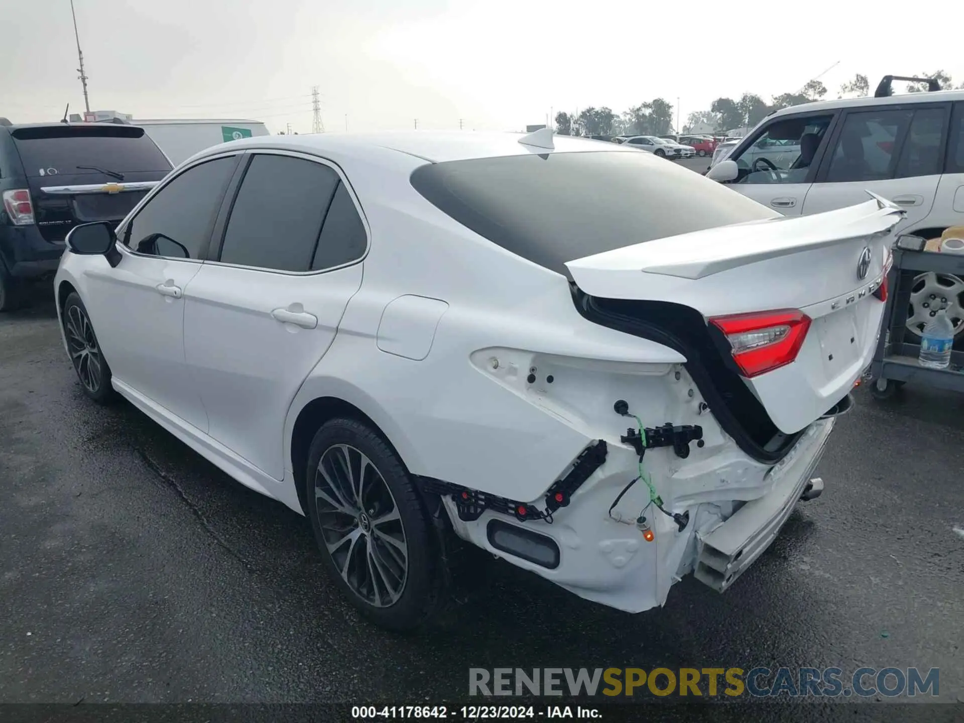 15 Photograph of a damaged car 4T1B11HK8KU731283 TOYOTA CAMRY 2019