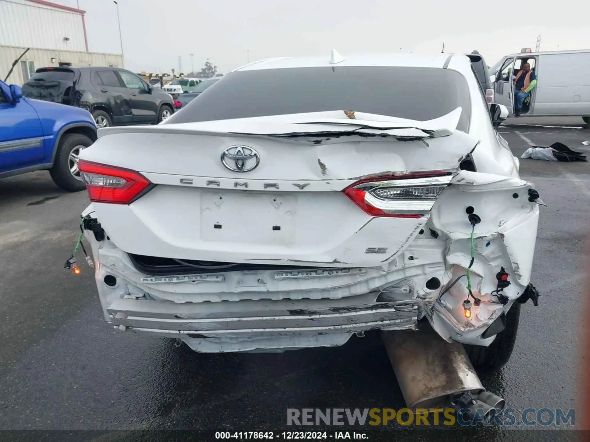17 Photograph of a damaged car 4T1B11HK8KU731283 TOYOTA CAMRY 2019