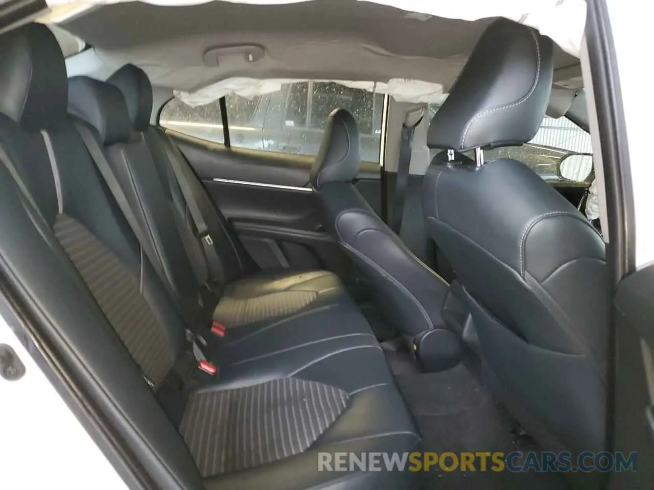 10 Photograph of a damaged car 4T1B11HK8KU741845 TOYOTA CAMRY 2019