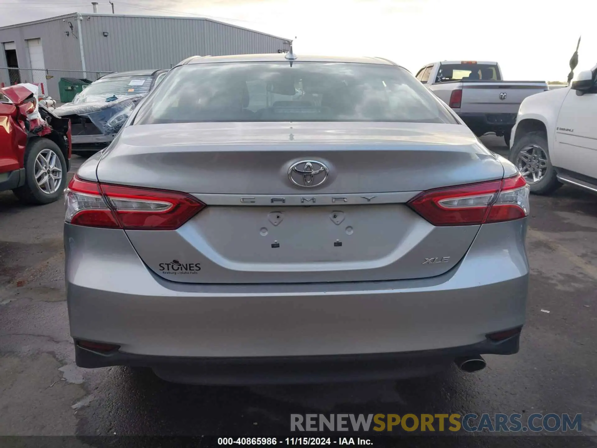 16 Photograph of a damaged car 4T1B11HK8KU743272 TOYOTA CAMRY 2019