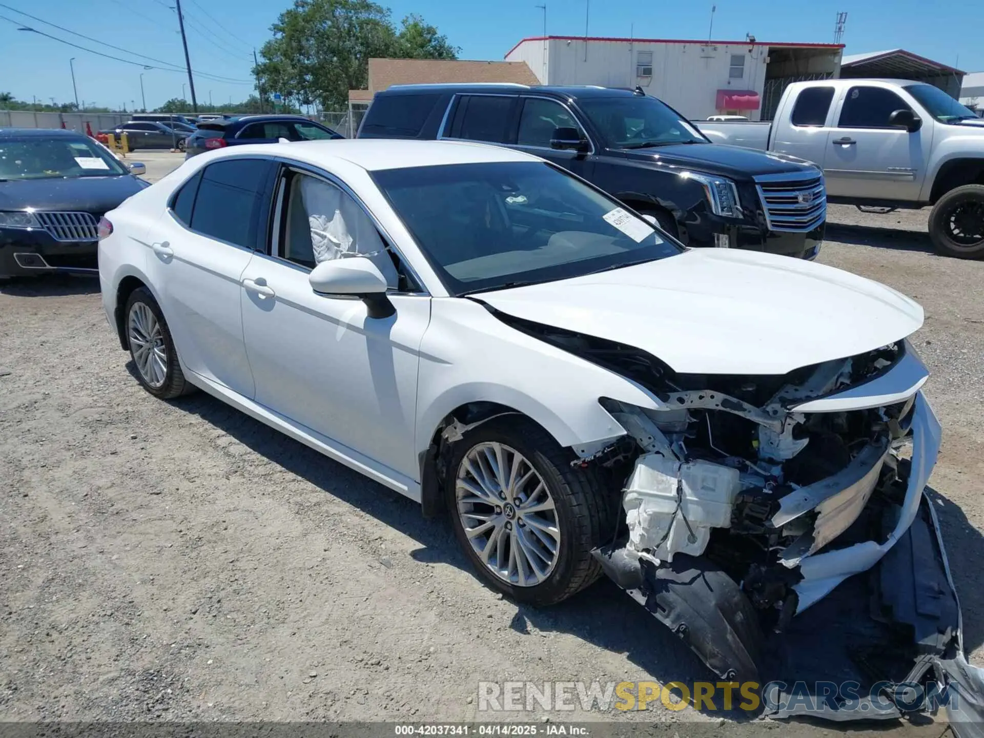 1 Photograph of a damaged car 4T1B11HK8KU744762 TOYOTA CAMRY 2019