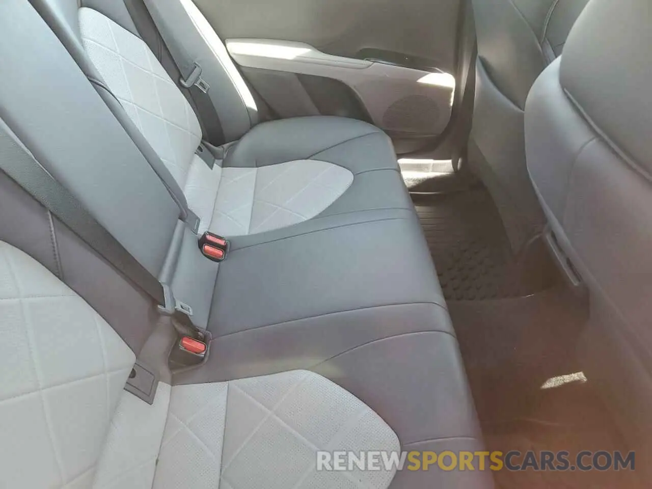 10 Photograph of a damaged car 4T1B11HK8KU750531 TOYOTA CAMRY 2019