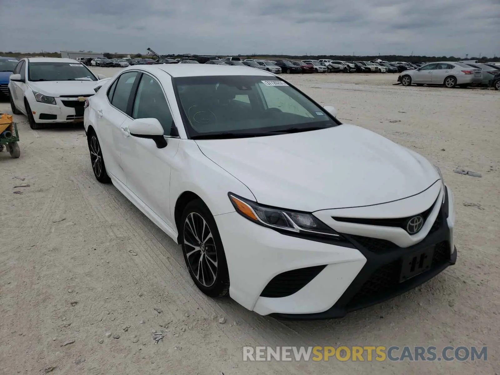 1 Photograph of a damaged car 4T1B11HK8KU762744 TOYOTA CAMRY 2019