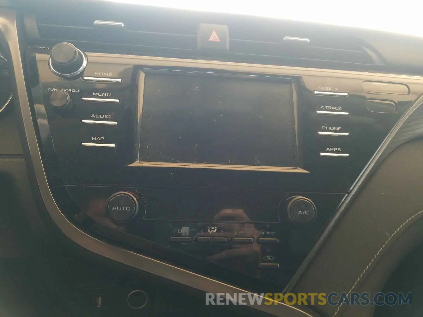 9 Photograph of a damaged car 4T1B11HK8KU766647 TOYOTA CAMRY 2019