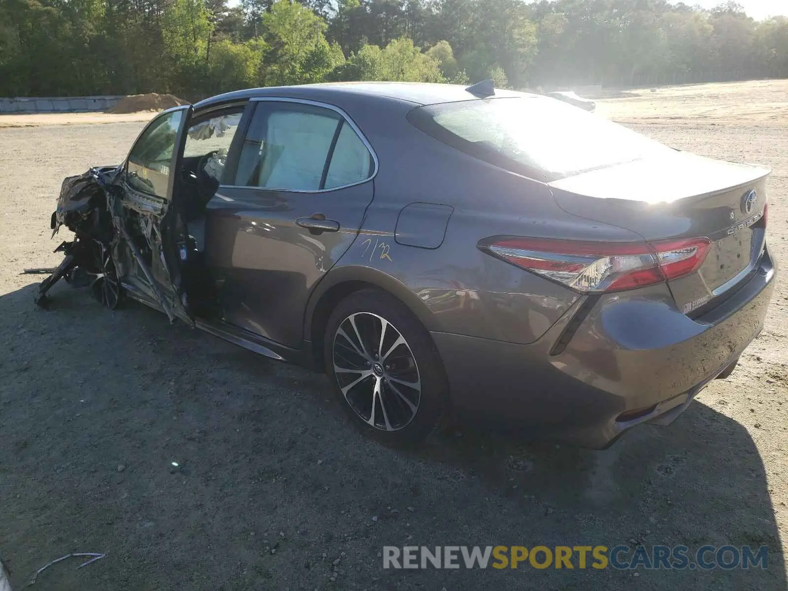 3 Photograph of a damaged car 4T1B11HK8KU784050 TOYOTA CAMRY 2019