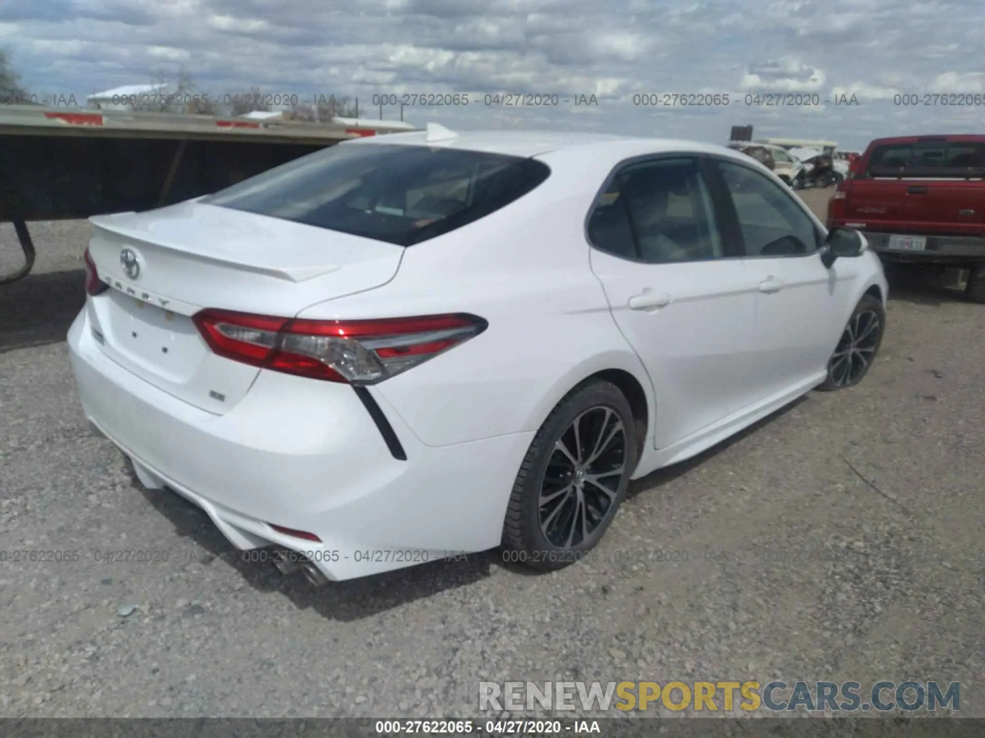 4 Photograph of a damaged car 4T1B11HK8KU786753 TOYOTA CAMRY 2019