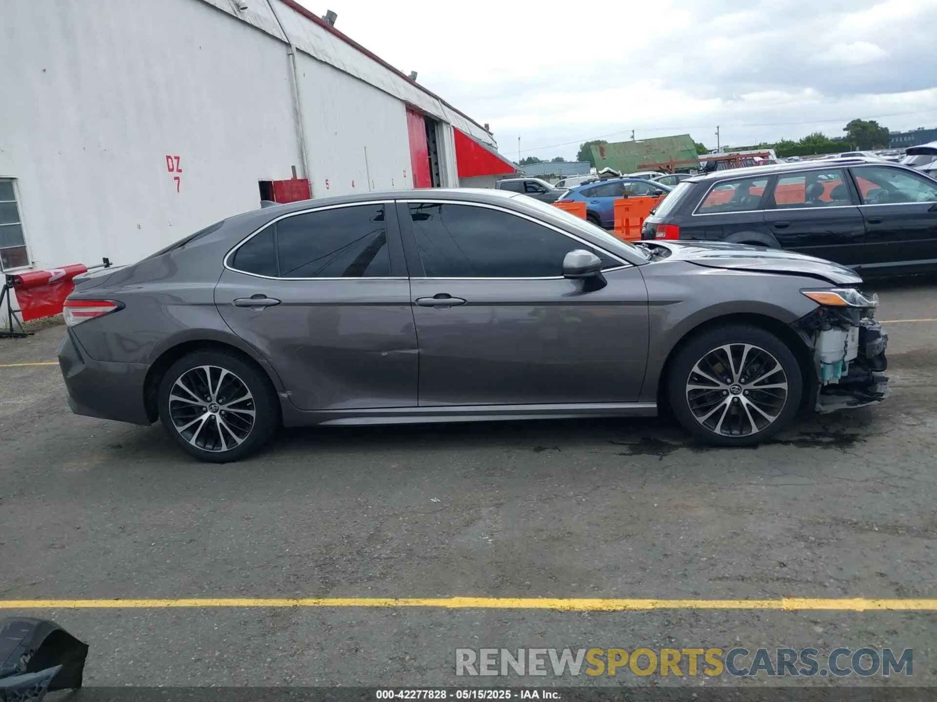 14 Photograph of a damaged car 4T1B11HK8KU793900 TOYOTA CAMRY 2019