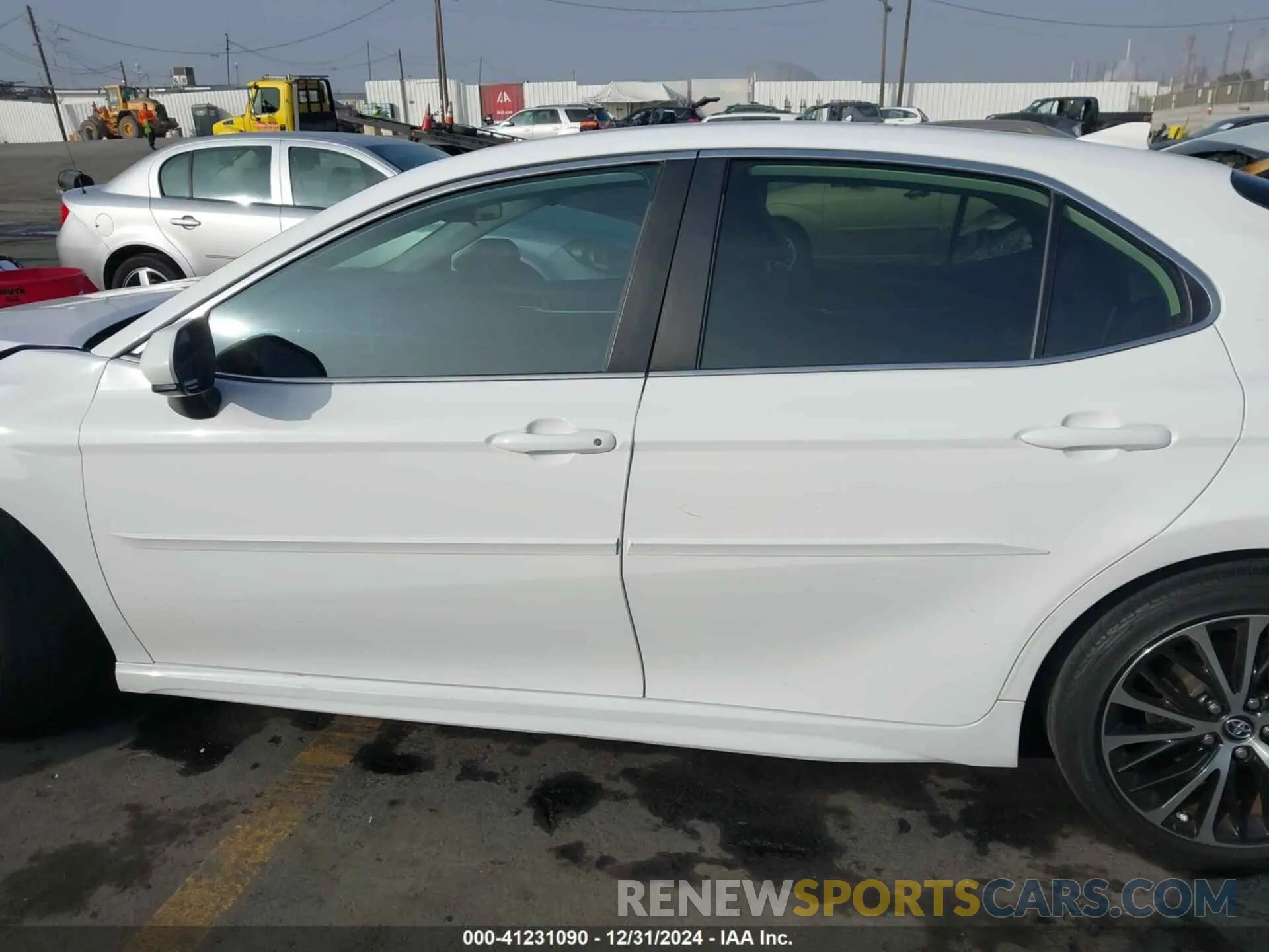 14 Photograph of a damaged car 4T1B11HK8KU802370 TOYOTA CAMRY 2019