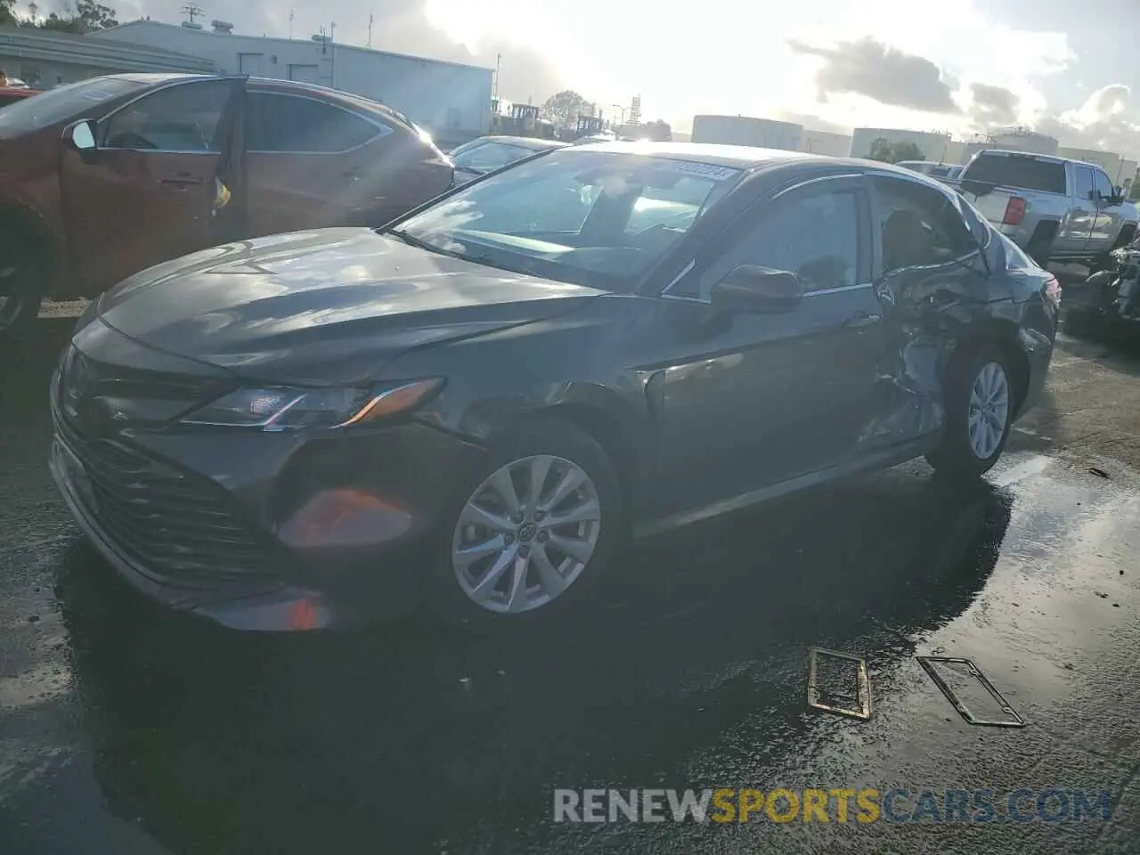 1 Фотография поврежденного автомобиля 4T1B11HK8KU812879 TOYOTA CAMRY 2019