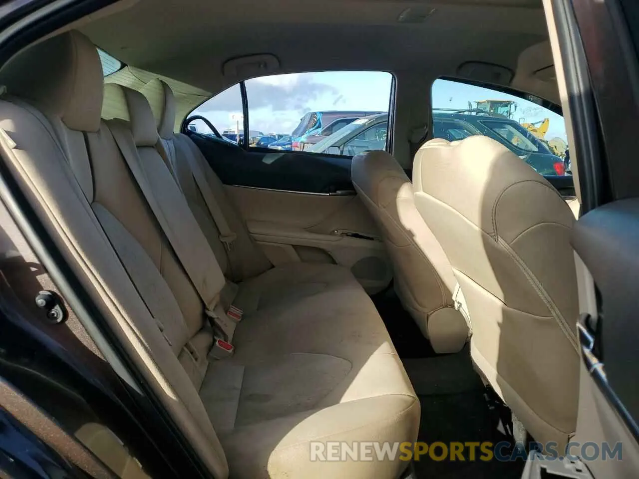 10 Фотография поврежденного автомобиля 4T1B11HK8KU812879 TOYOTA CAMRY 2019
