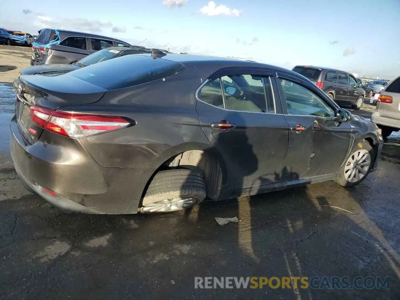 3 Фотография поврежденного автомобиля 4T1B11HK8KU812879 TOYOTA CAMRY 2019