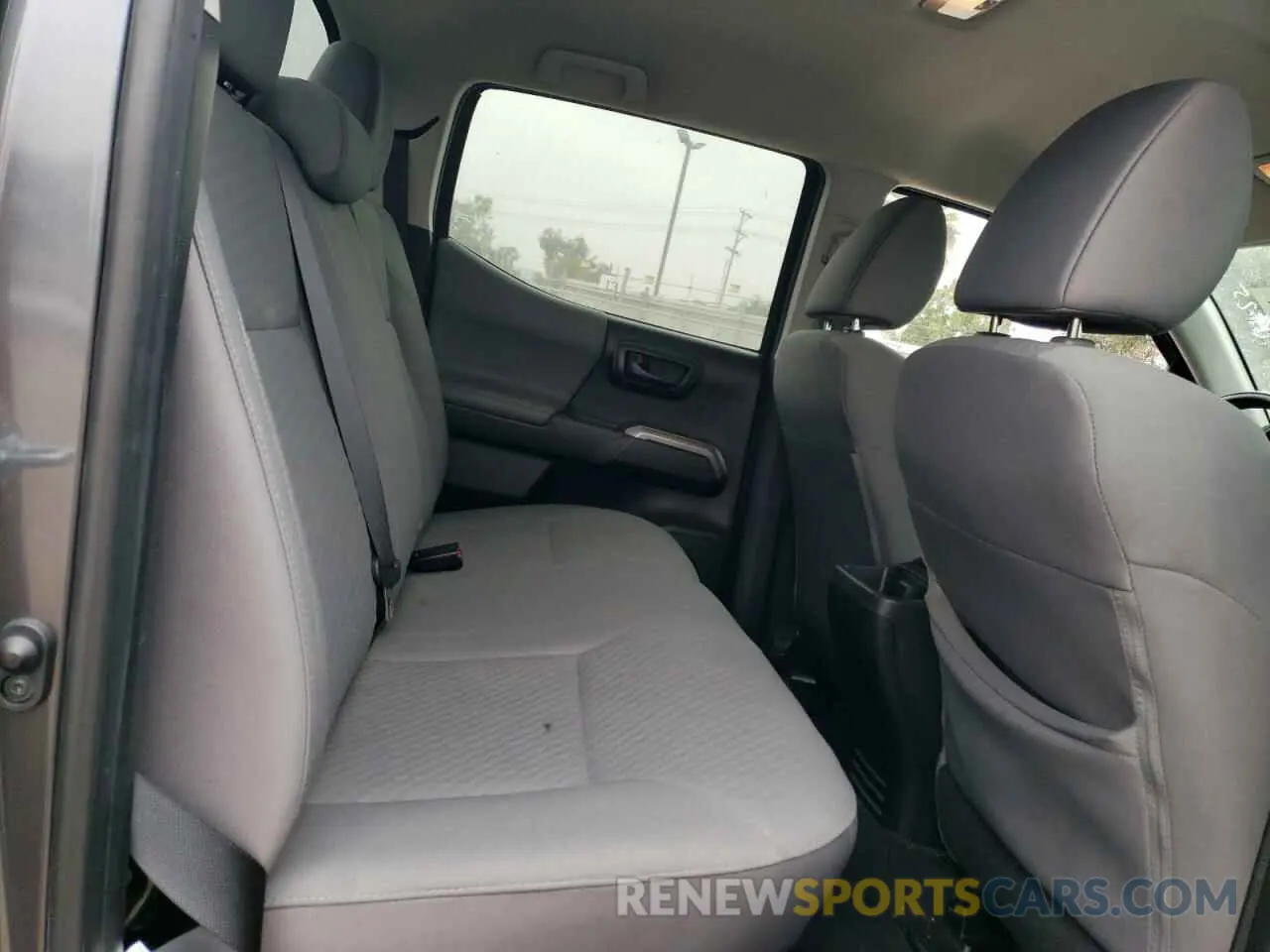 10 Photograph of a damaged car 4T1B11HK8KU827429 TOYOTA CAMRY 2019