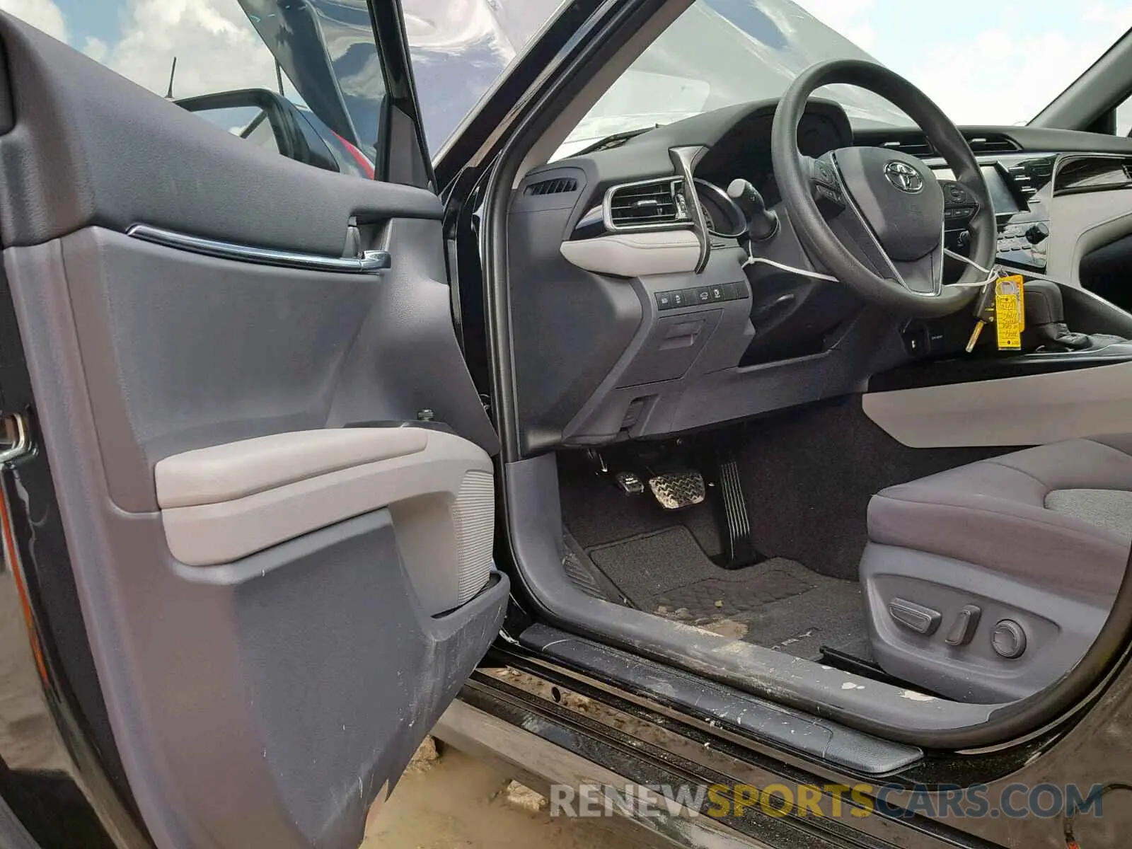 9 Photograph of a damaged car 4T1B11HK8KU845199 TOYOTA CAMRY 2019